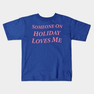 Someone On Holiday Loves Me (Romantic, Aesthetic & Wavy Pink Serif Font Text) Kids T-Shirt